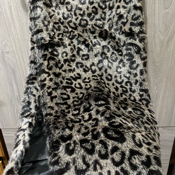 Long faux fur scarf - Picture 2 of 4